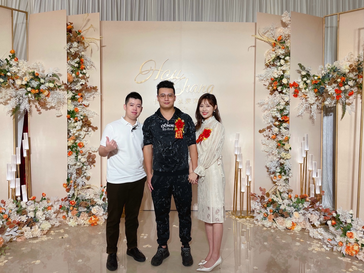 与客户合影 15